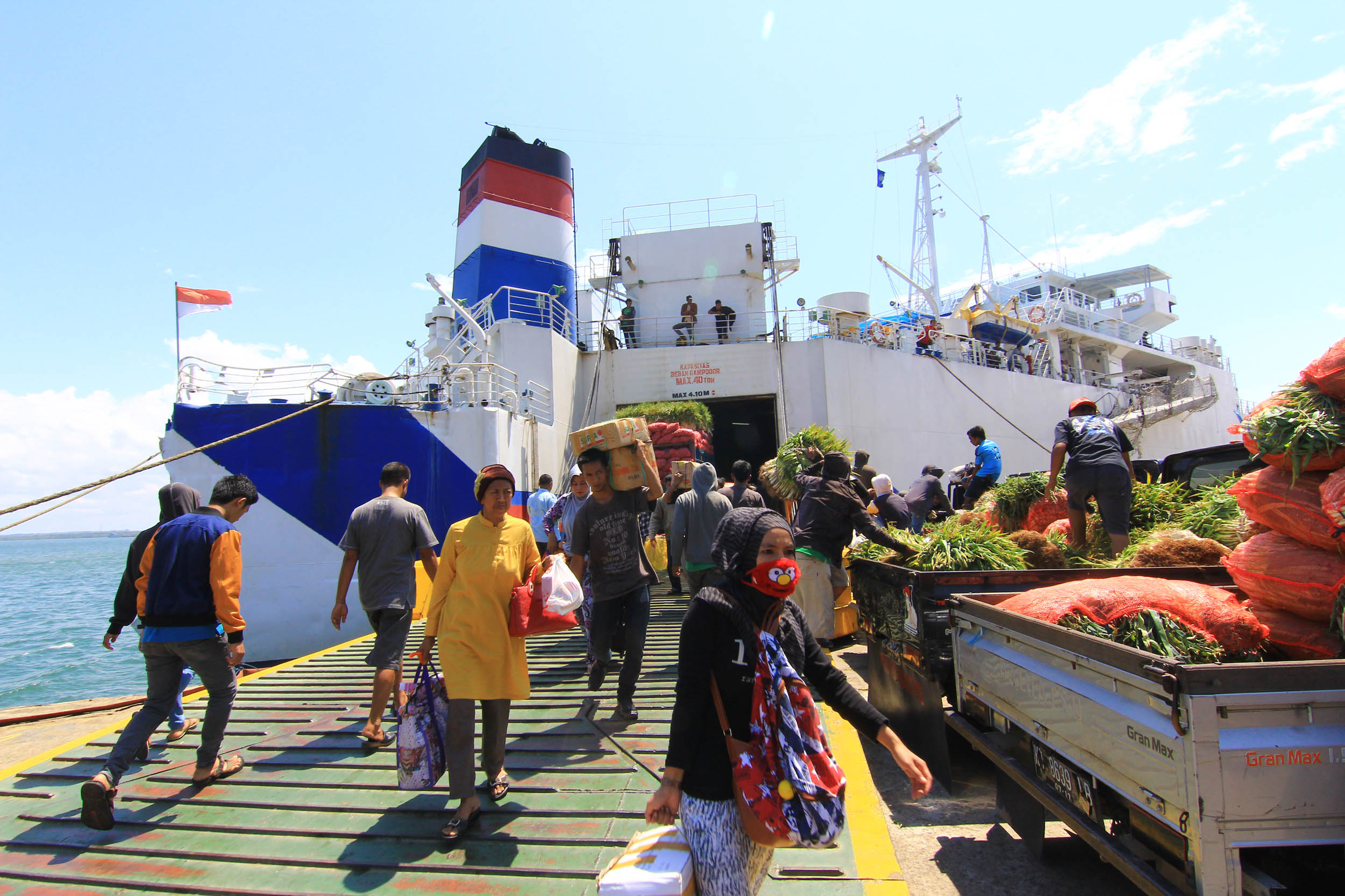 MEROSOT: Jumlah penumpang kapal laut dalam negeri yang datang di Pelabuhan Semayang Balikpapan pada Februari 2025 tercatat sebanyak 12.134 orang atau turun 35,72 persen.