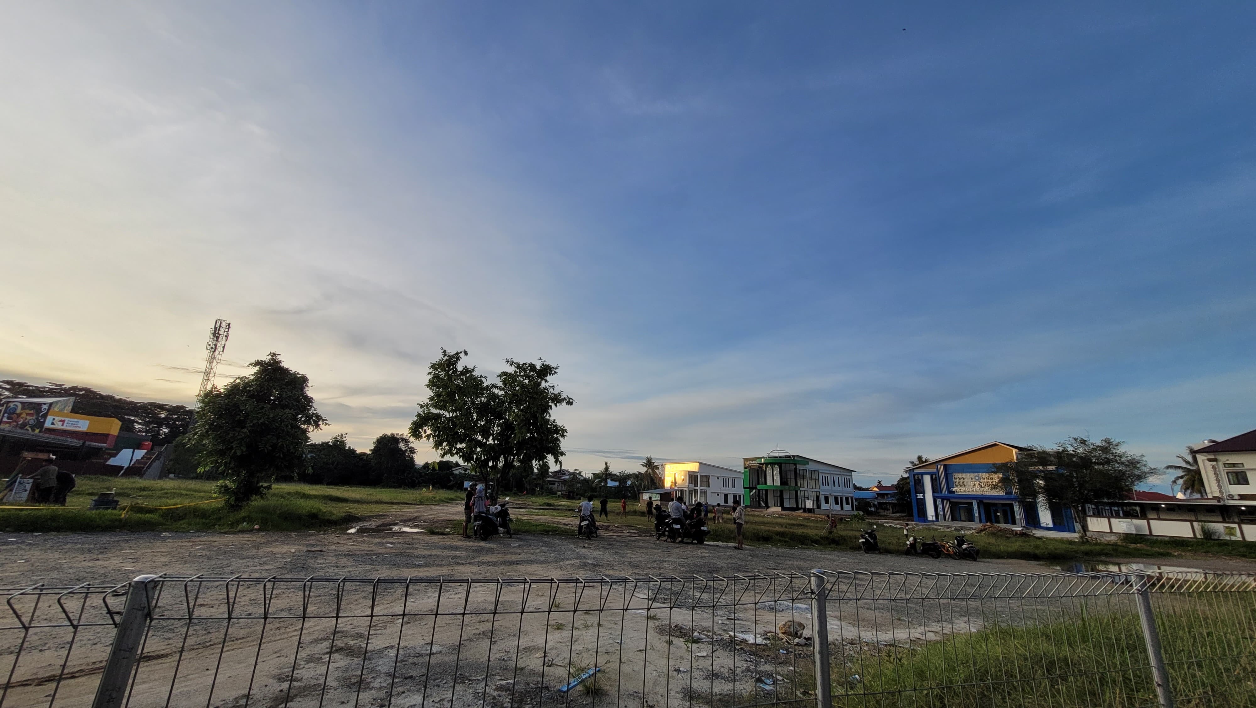Penghobi sepak bola, utama minisoccer,  bisa melakukan aktivitas di lapangan HOP 1 yang akan dibangun sarana tambahan pada tahun ini.