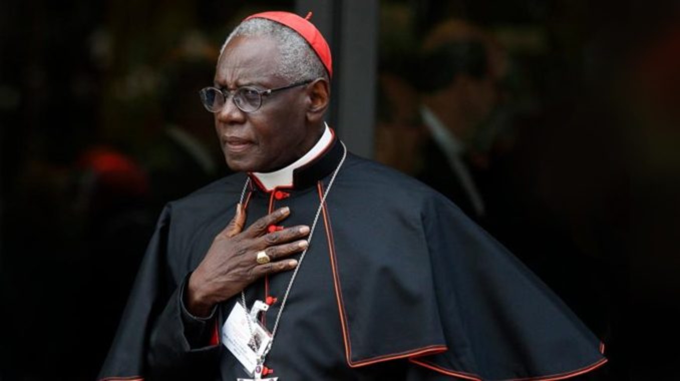 Kardinal Robert Sarah dari Afrika kandidat kuat Paus selanjutnya.