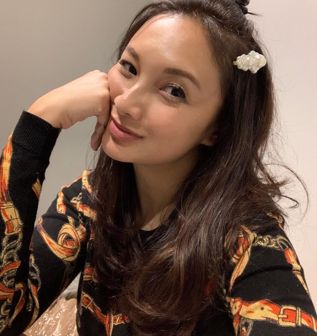 Tata Cahyani tetap cantik hingga menginjak usia ke-50 tahun.