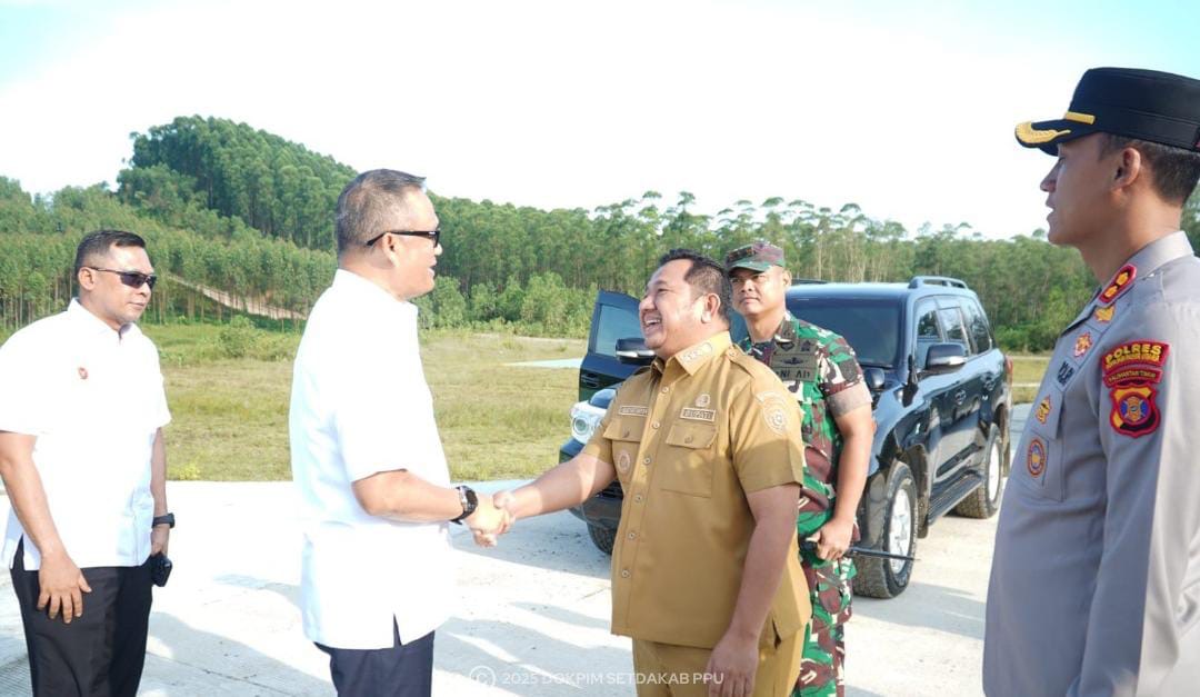 SINERGI: Bupati PPU Mudyat Noor berpengalaman dengan Wakil Kepala BIN Imam Sugianto di kawasan IKN.