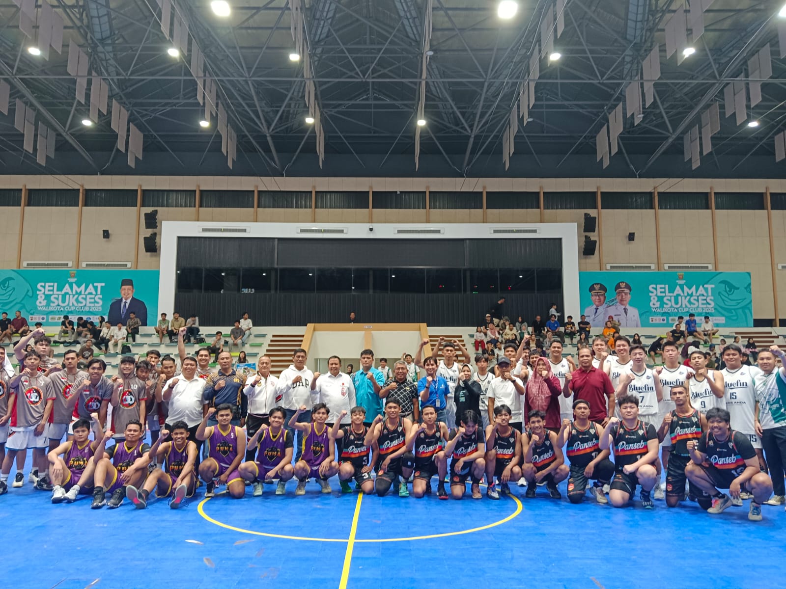 TURNAMEN: Sebanyak 14 tim ambil bagian di turnamen basket bertajuk Wali Kota Cup 2025 yang berlangsung di GOR Segiri. (Akbar/KP)