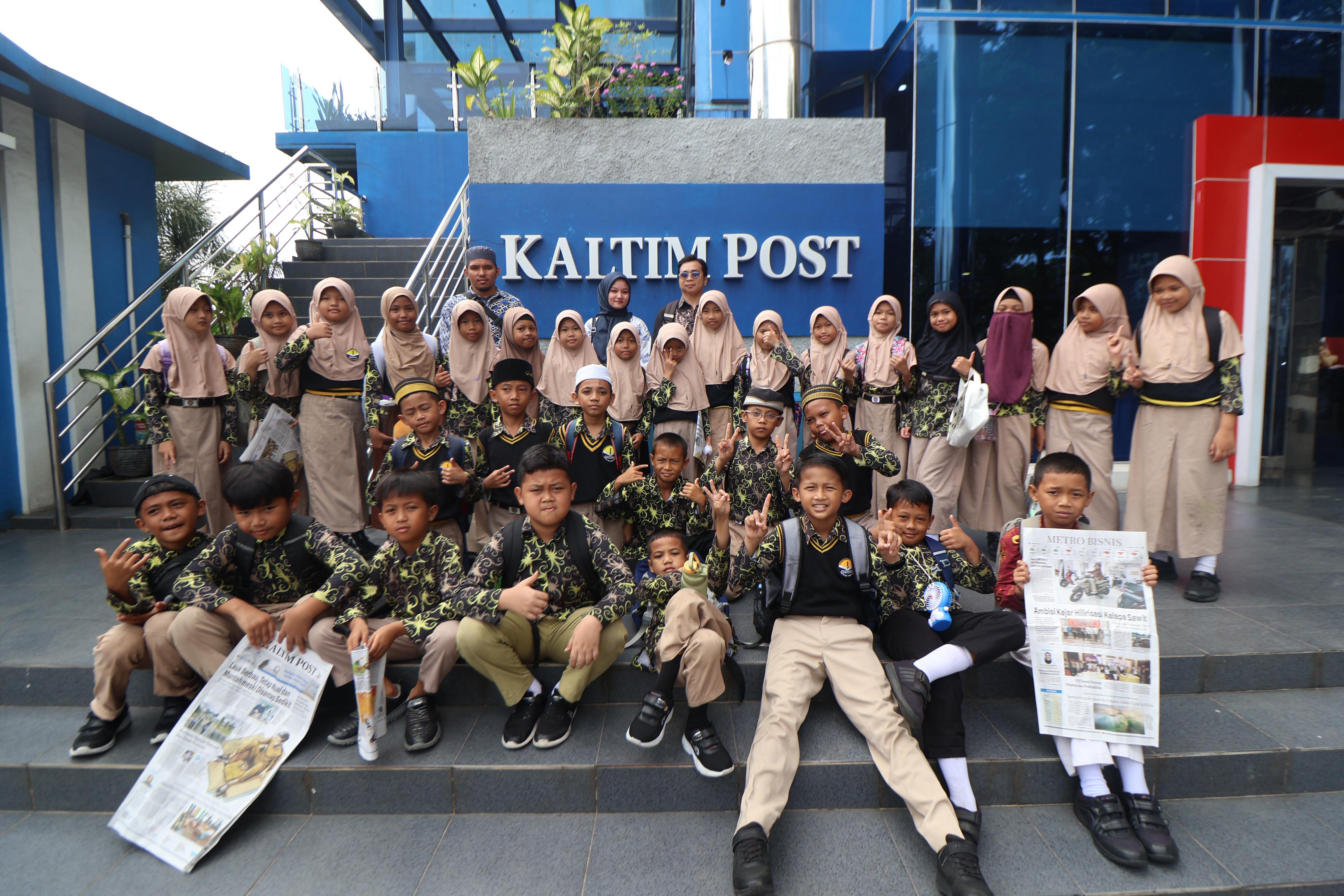 PENDIDIKAN: Murid kelas III SDPI Bani Mas