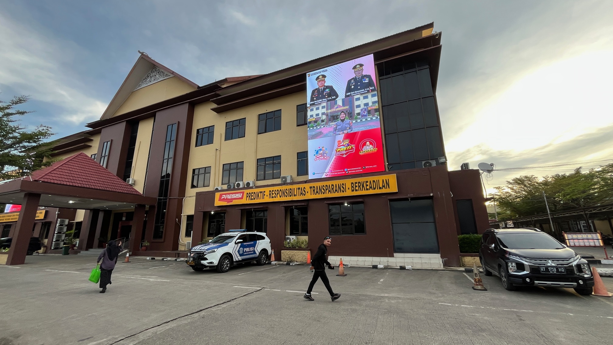 BERTAMBAH: Tidak hanya tiga oknum polisi, ternyata ada satu polisi lain yang juga berpangkat Aipda yang terlibat dalam menyelundupkan sabu-sabu ke ruang tahanan Polresta Samarinda. (Restu/KP)