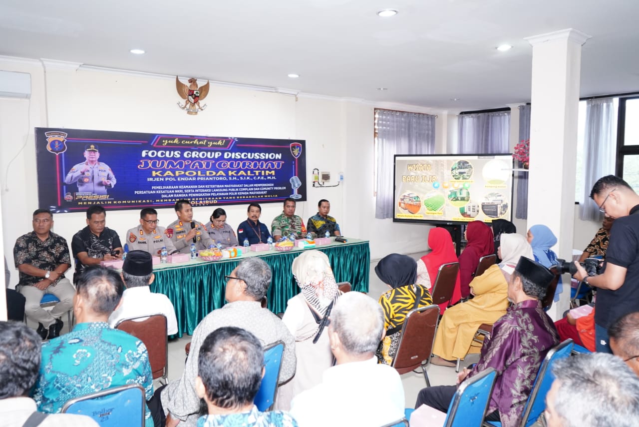 CURHAT: Warga Balikpapan Barat hadiri program Jumat curhat Polda Kaltim.