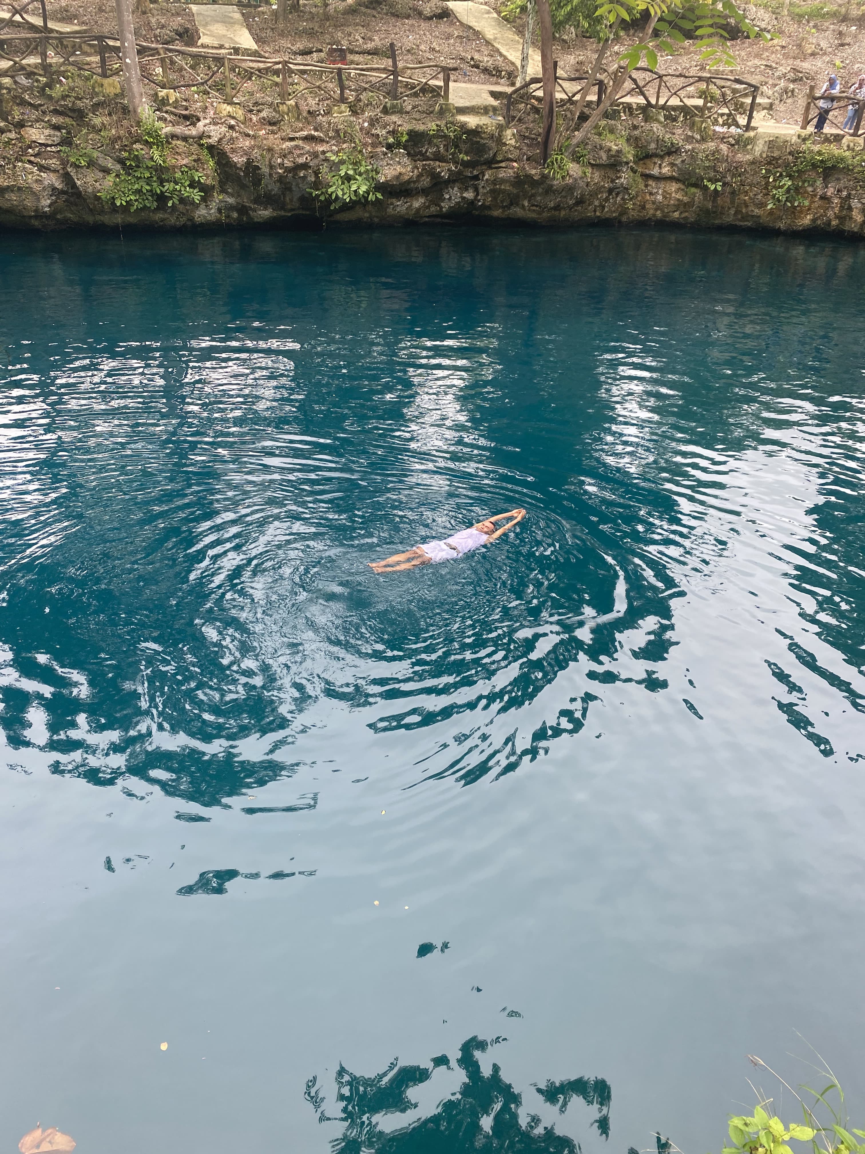 RASAKAN SENSASINYA: Berenang di Danau Moko, Anda akan mendapat pengalaman berharga, salah satunya bertemu Lalah Bento.
