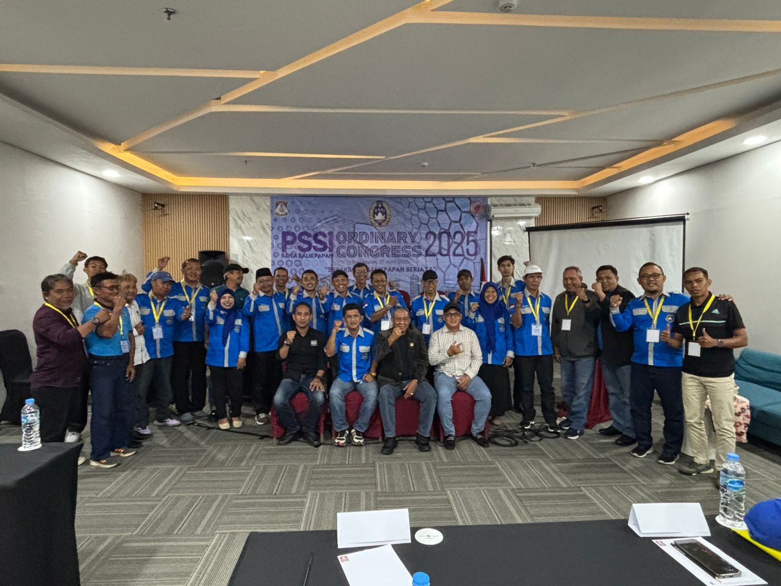 Foto bersama usai pembukaan Kongres Biasa Askot PSSI Kota Balikpapan.