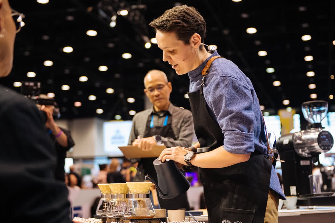 Brewers terbaik dunia akan berkompetisi dalam WBrC yang menjadi agenda utama World of Coffee Jakarta 2025.