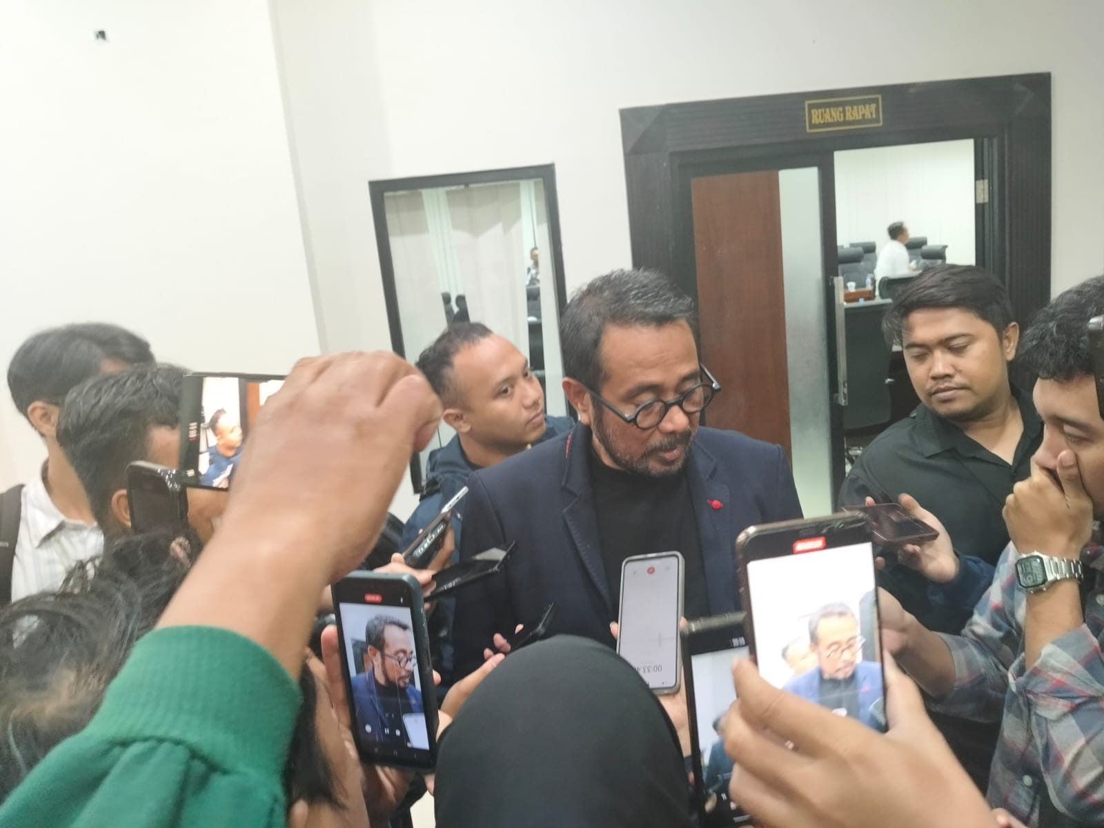 Ketua komisi II DPRD Kaltim, Sabaruddin Panrecalle meminta lalin sungai di jembatan Mahakam I ditutup hingga perbaikan rampung. (Bayu/KP)