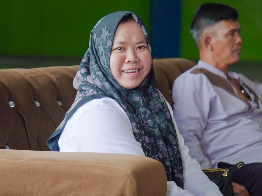 Wulandari terpilih sebagai kepala desa.