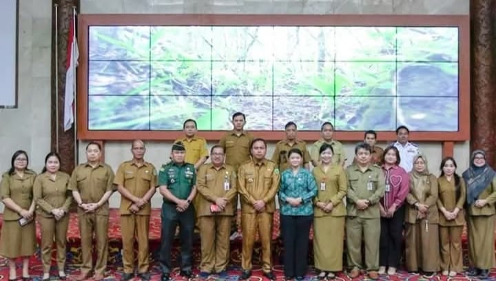 PROMOSI: Bupati dan unsur FKPD Kubar saat meluncurkan Calendar of Event 2025.