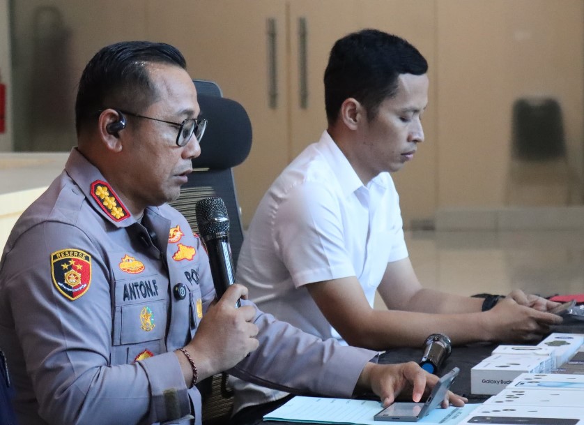 Pengungkapan penipuan tiket kapal dibeber kapolresta Balikpapan. Korbannya ada tujuh penumpang.