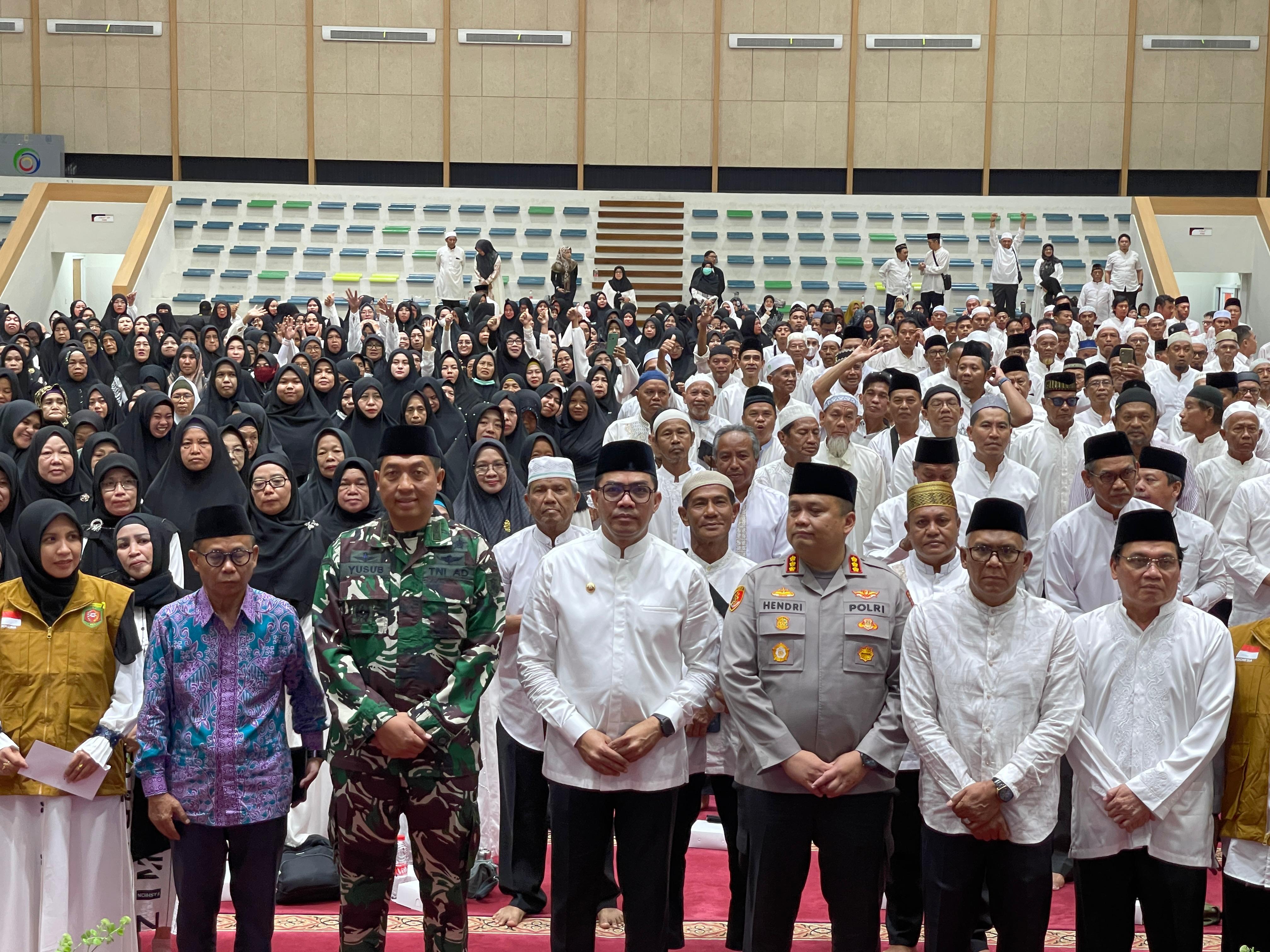 PERSIAPAN MATANG: Ratusan calhaj Samarinda mengikuti seremonial pelepasan oleh Walikota Samarinda Andi Harun di GOR Segiri Samarinda, Sabtu (19/4) lalu.
