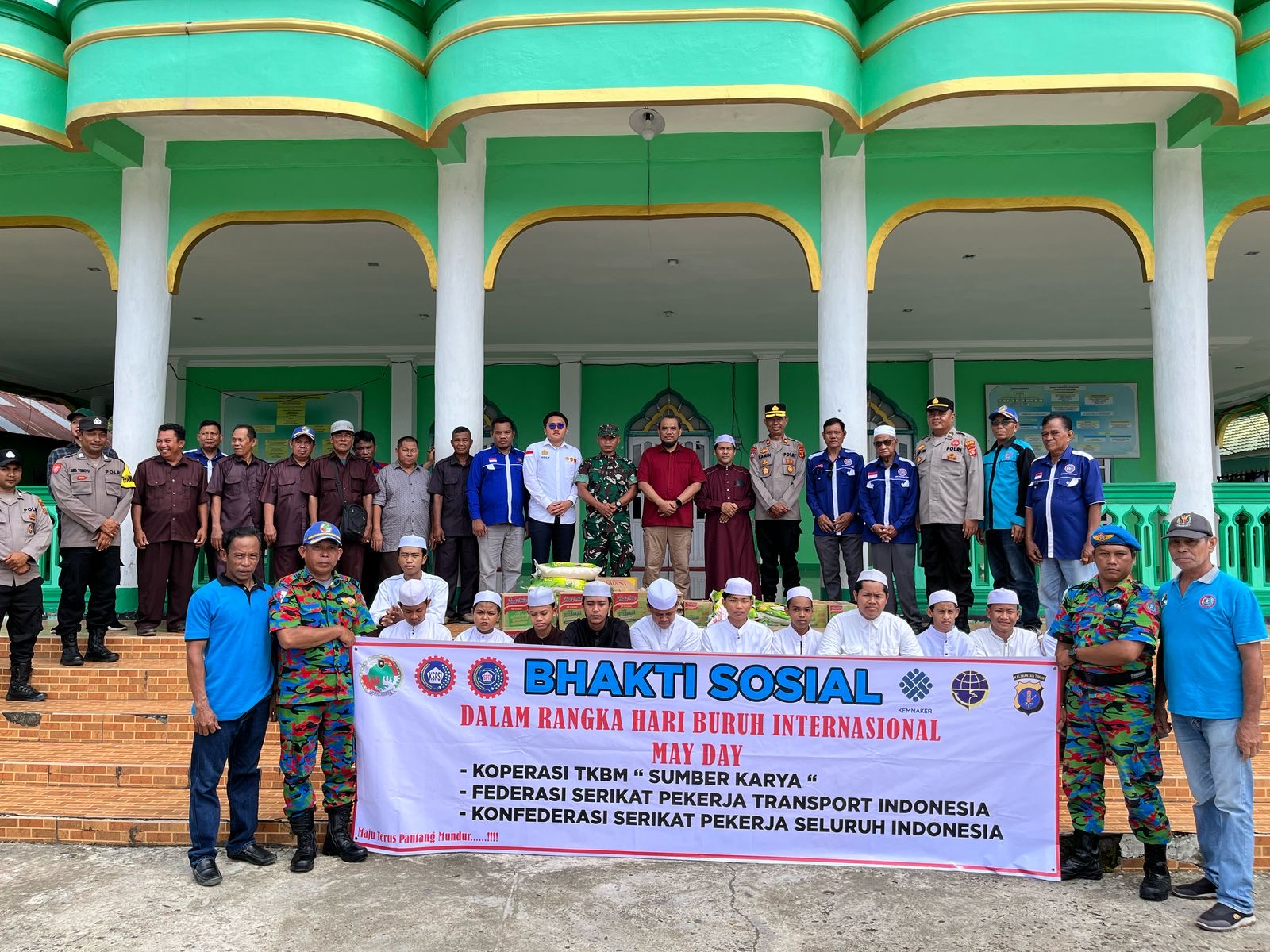 Serikat pekerja dan perusahaan di Paser bersama pemerintah menggelar agenda bakti sosial menyambut Hari Buruh Internasional, Kamis (1/5/2025).