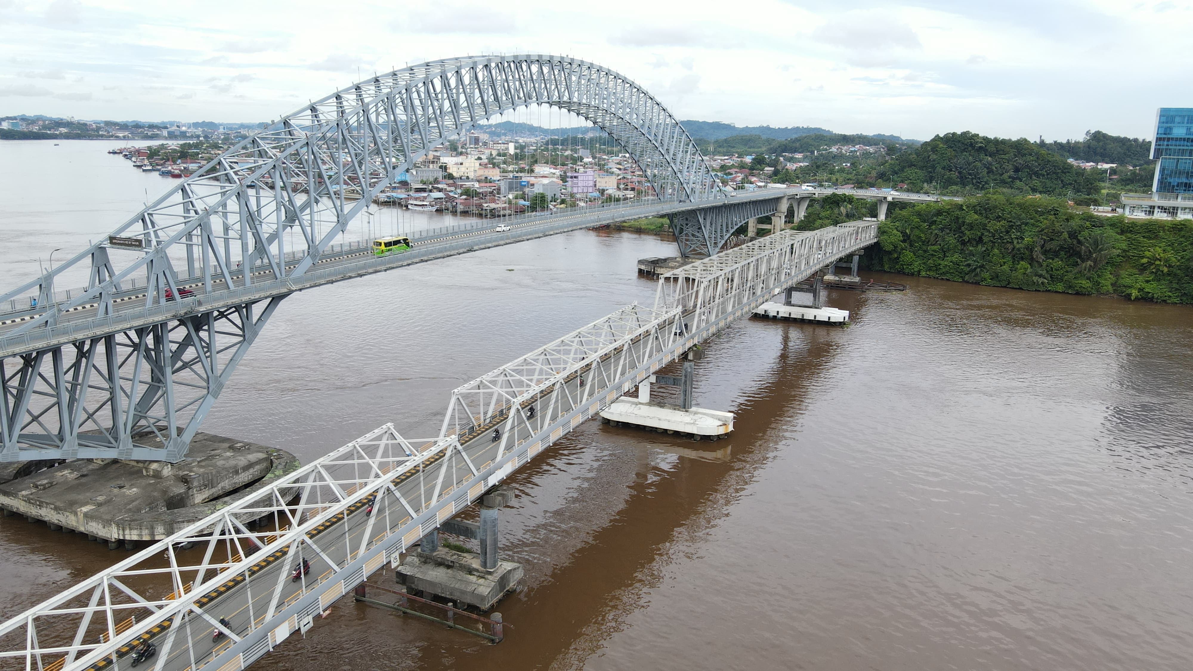 Jembatan Mahakam Samarinda yang kerap ditabrak. 
