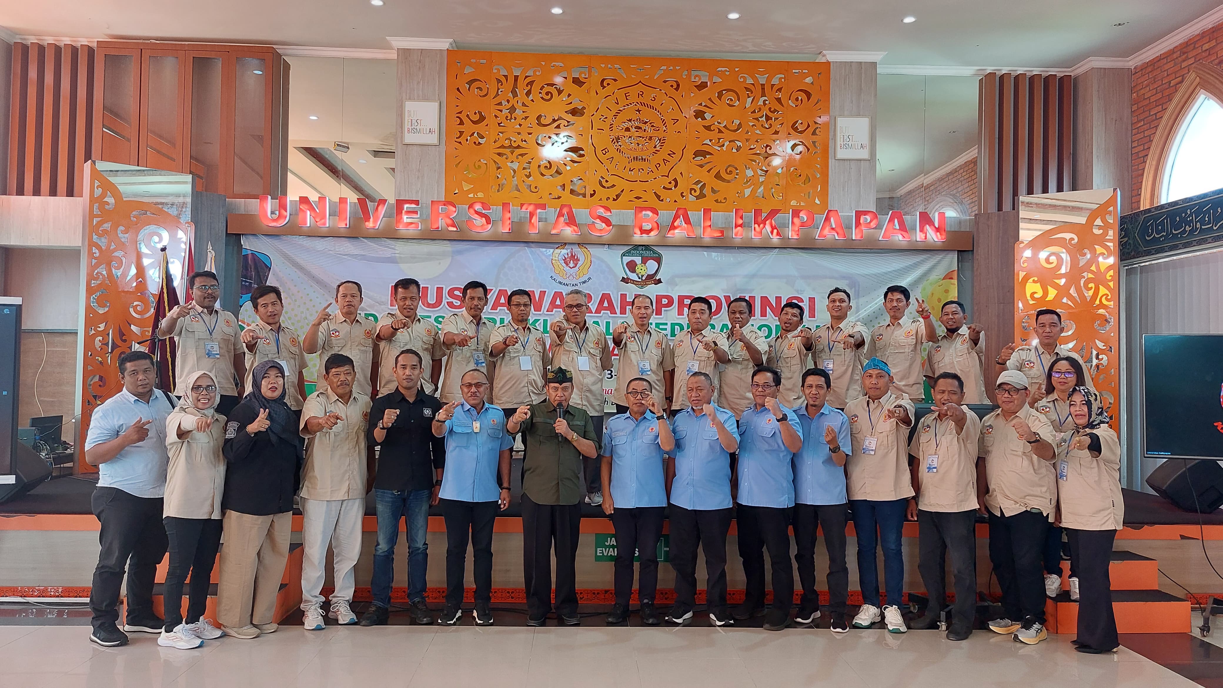 Jajaran KONI Kaltim yang dipimpin ketuanya, Rusdiansyah Aras menghadiri Musprov IPF Kaltim di Ballroom Aji Putri Karang Melenu, Universitas Balikpapan, Minggu (4/5/2025).