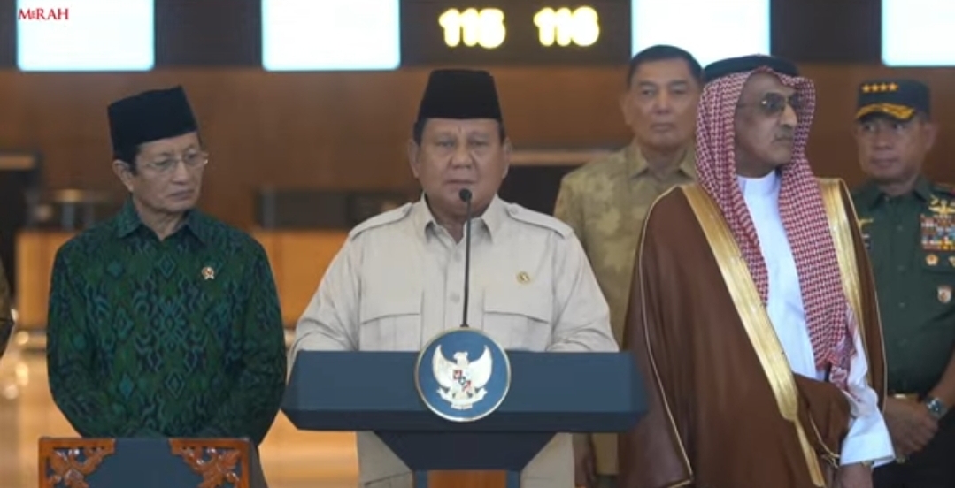 Prabowo desak biaya haji diturunkan lebih murah dari Malaysia saat resmikan Terminal Haji Soetta, Minggu (4/5/2025).