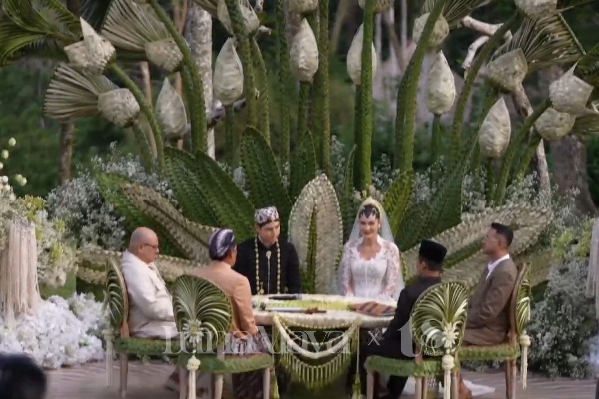 Akad nikah Luna Maya dan Maxime Bouttier berlangsung di resor mewah COMO Shambhala Estate, Banjar Begawan, Desa Melinggih Kelod, Kecamatan Payangan, Gianyar Bali.