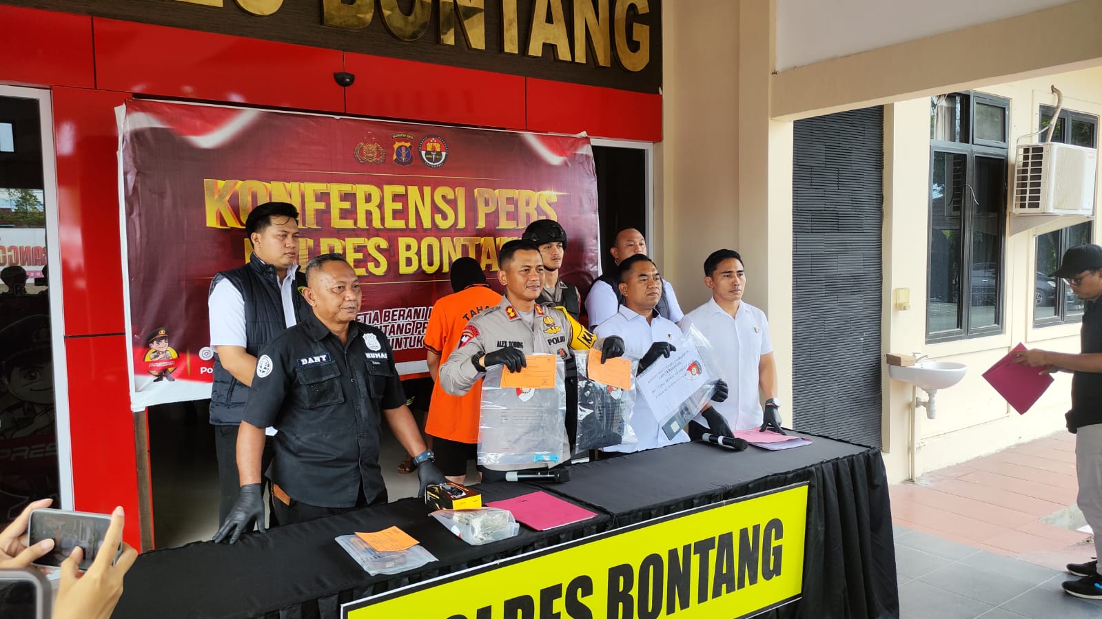 RILIS: Polres Bontang membeberkan kasus pencurian dengan pemberatan disertai kekerasan di beberapa lokasi kejadian yang dilakukakan pelaku. (ADIEL KUNDHARA/KP)