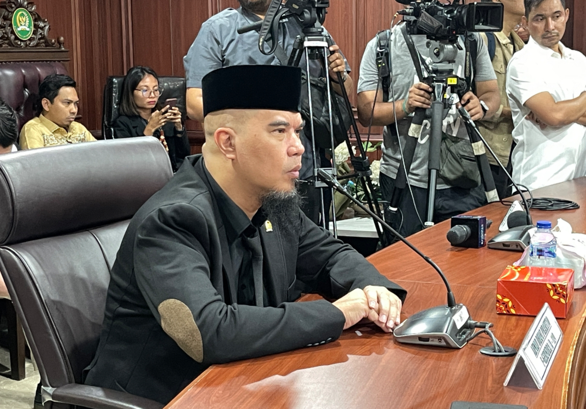 Ahmad Dhani, anggota Komisi X DPR RI, menjalani sidang etik di Mahkamah Kehormatan Dewan (MKD) DPR RI, Rabu (7/5/2025), di Kompleks Parlemen, Senayan.