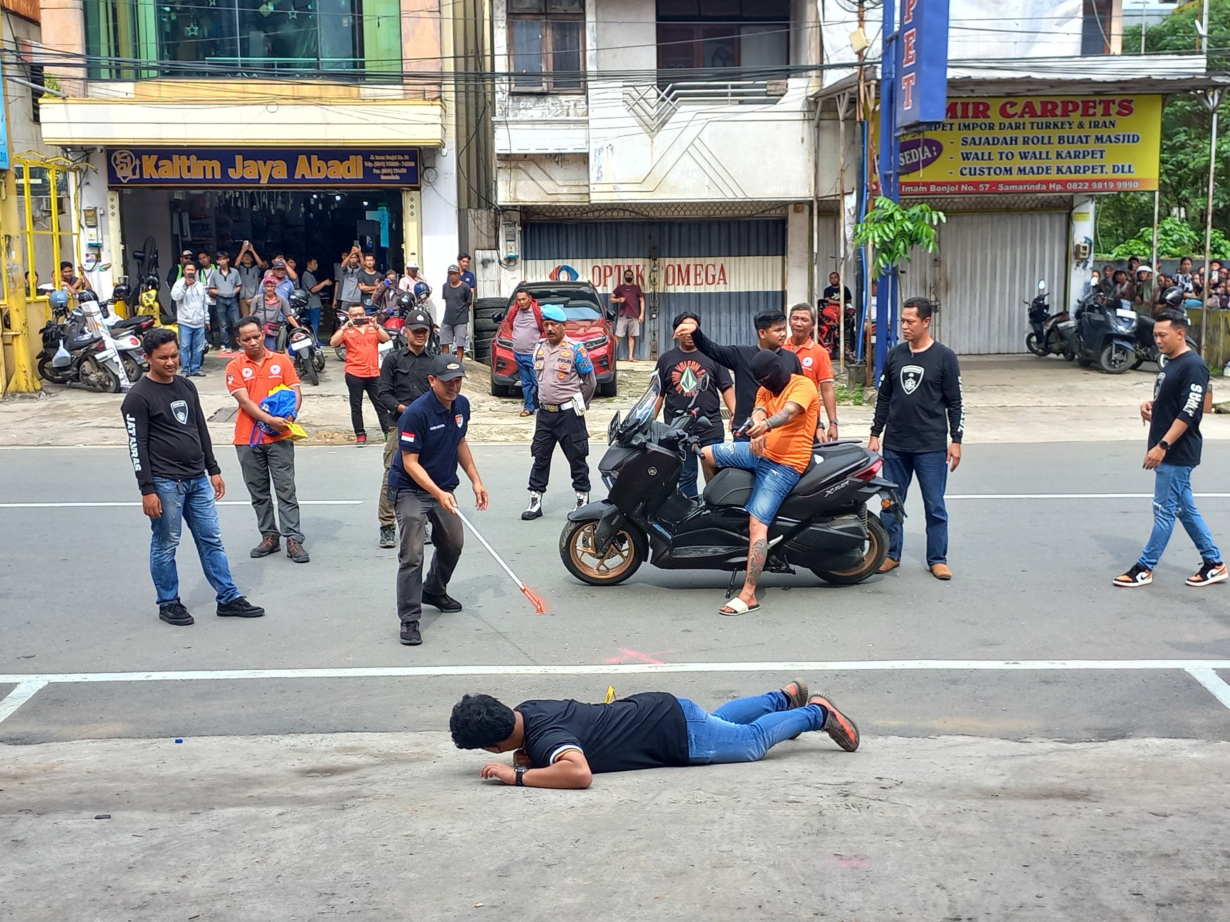 SUDAH DIRANCANG: Fakta mengejutkan terungkap dalam pra-rekonstruksi kasus penembakan terhadap Dedy Indrajid Putra. (FOTO/EKO PRALISTIO)