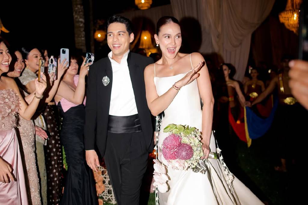 Luna Maya dan Maxime Bouttier lanjutkan pesta resepsi kedua kemarin.