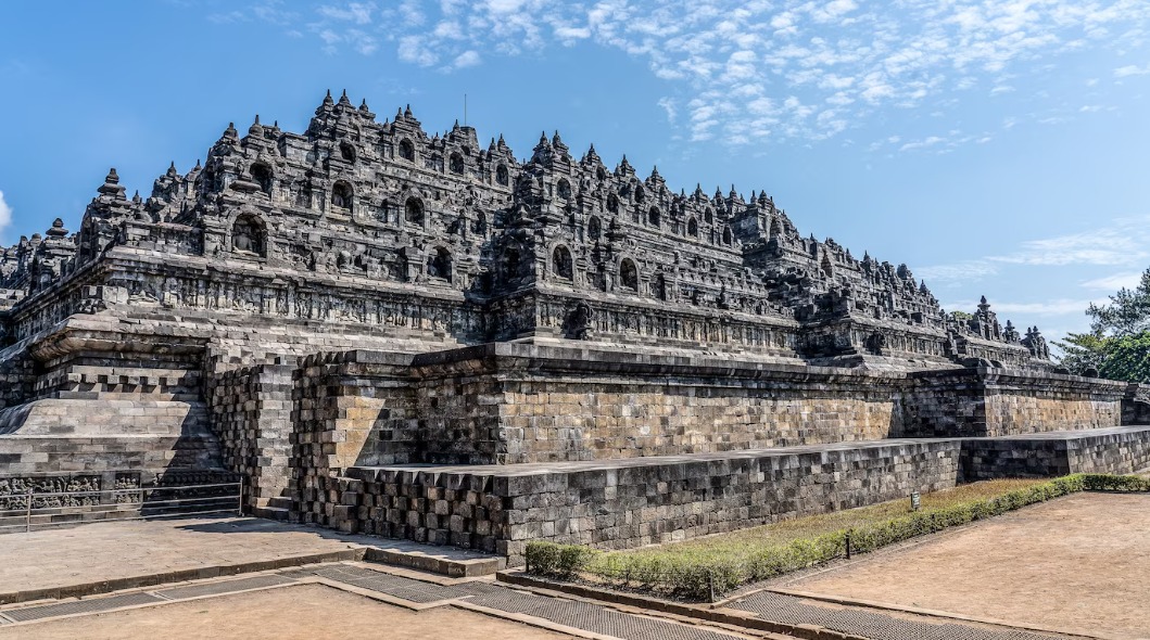 Candi Borobudur merupakan situs sejarah yang identik dengan perayaan Hari Raya Waisak.
