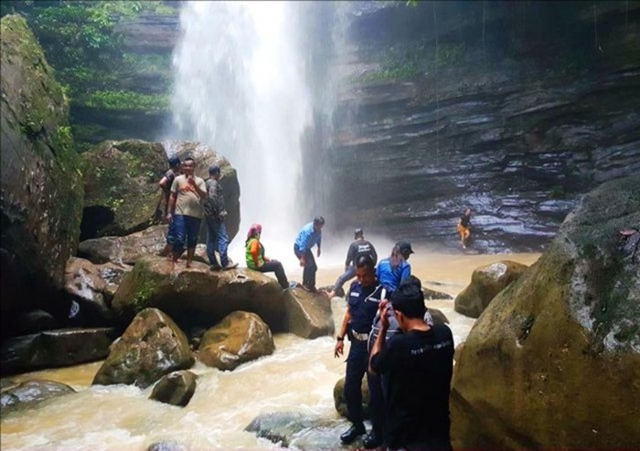 ALAM KE SATE: Pesona alam air terjun Tembinus, dan kuliner dengan menu Sate Payau sedang menunggu di Kabupaten Penajam Paser Utara pada akhir pekan ini.