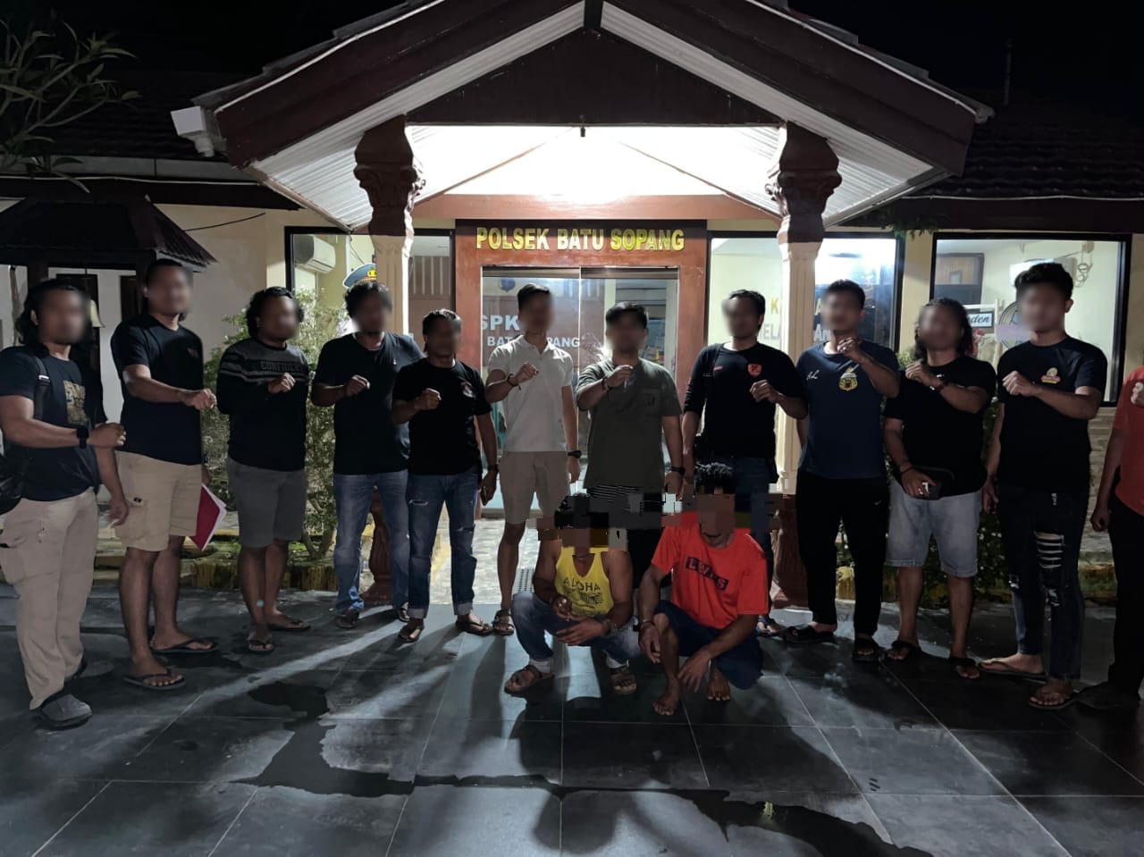 Unit Jatanras Polres Paser mengamankan T dan A, tersangka pencurian barang aset sebuah perusahaan.