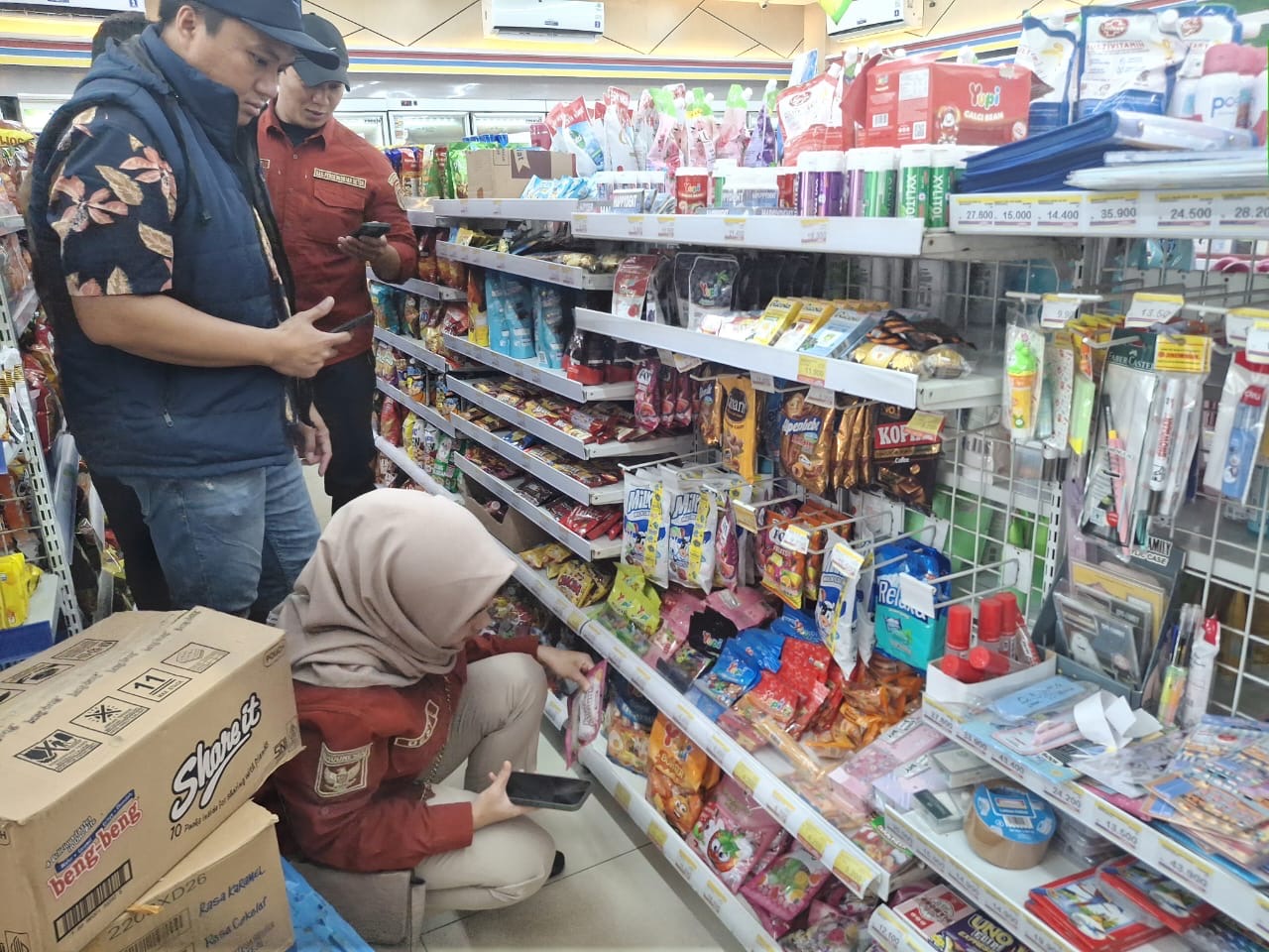 Tim gabungan menyisir sejumlah ritel untuk mengamankan produk marshmallow yang mengandung babi.