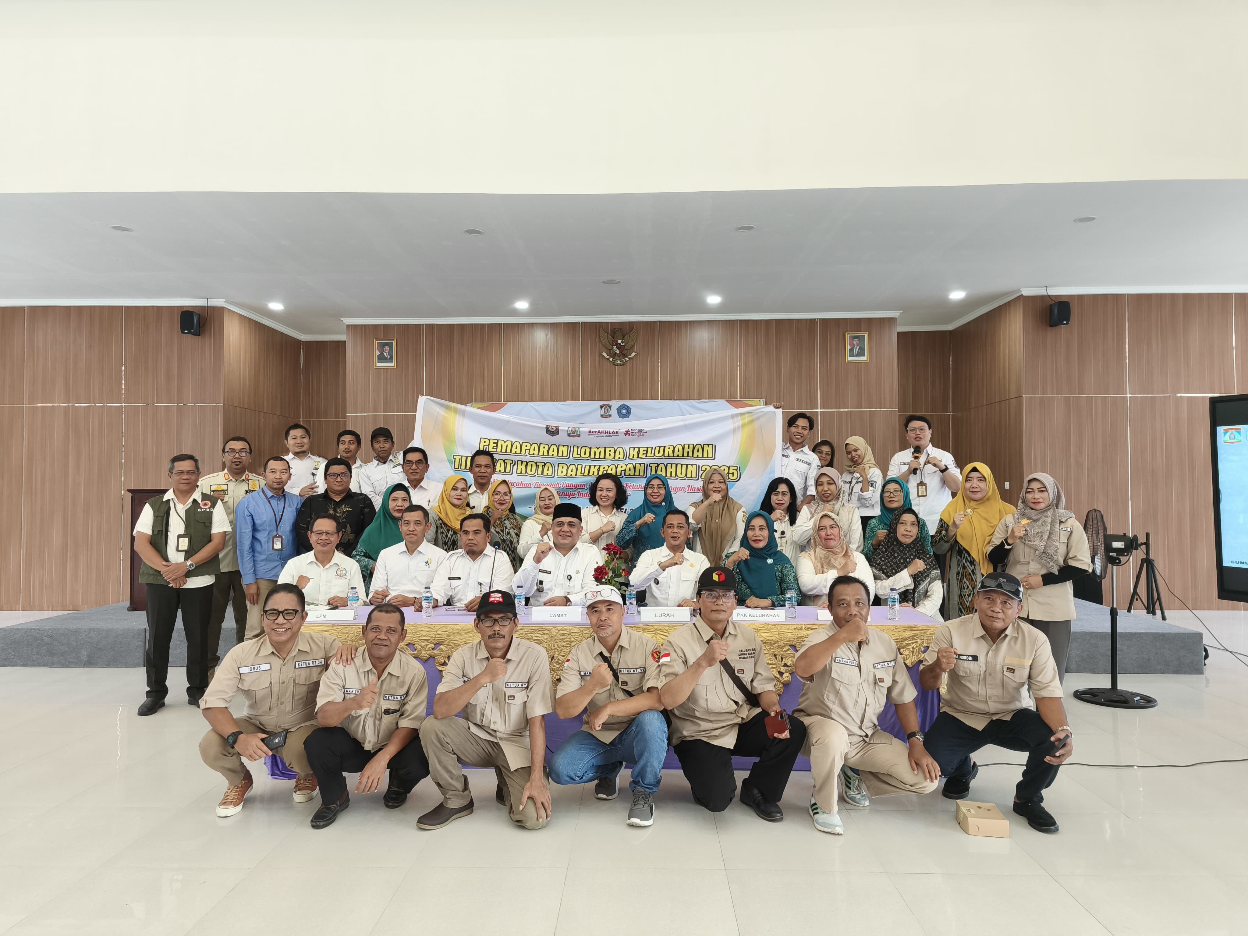 PENILAIAN: Penilaian Lomba Kelurahan di Kelurahan Gunung Bahagia yang dinilai lengkap kehadirannya.