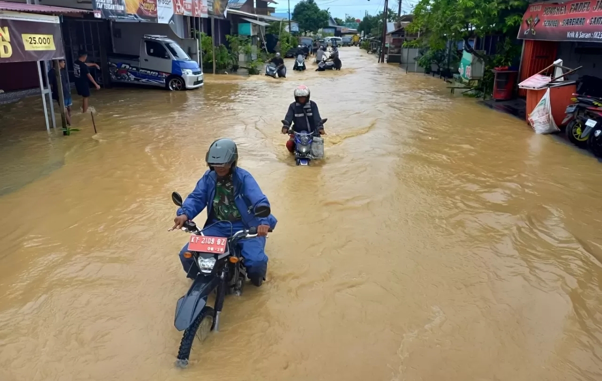 Hujan deras yang melanda Samarinda pada Senin 12 Mei 2025, membuat 36 kawasan dilanda banjir banjir. (FOTO: IST)