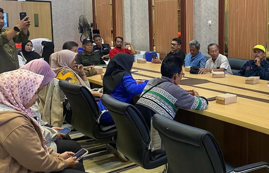 DIBEKALI: Dinas Lingkungan Hidup gencar melakukan sosialisasi terkait program bank sampah tiap RT.