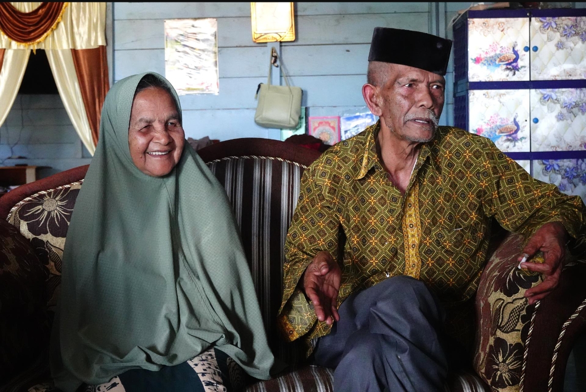 Awan Dahlan dan istrinya, Anan Dahniar yang berusia 95 tahun. (Foto: Kementerian Agama)