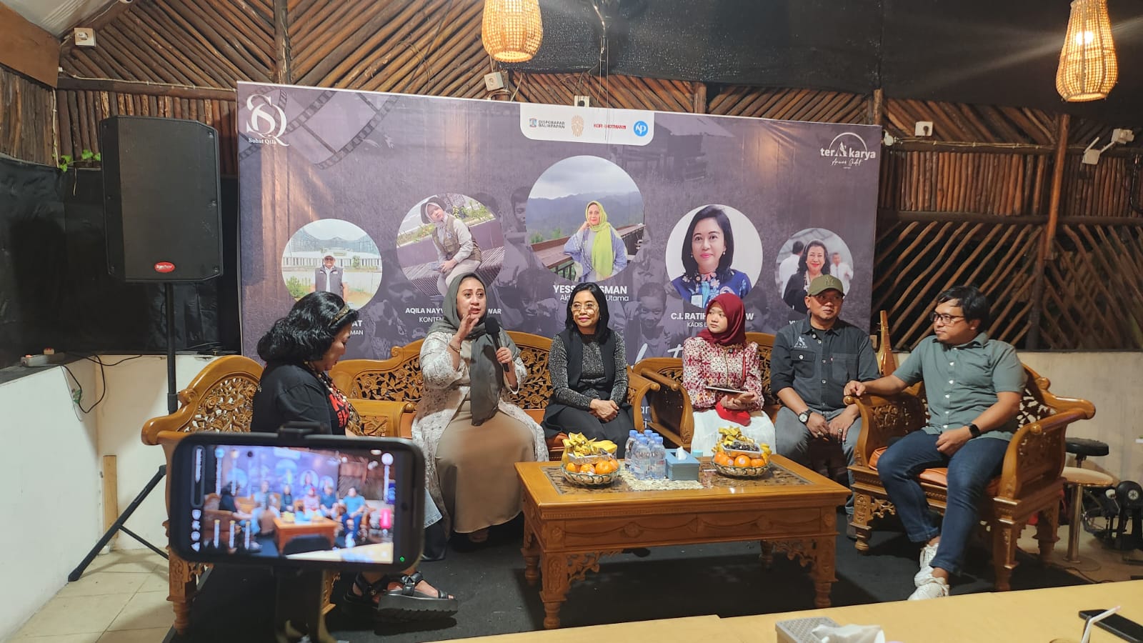INDUSTRI FILM: Disparpora Balikpapan, PFN, serta para sineas lokal saat bertemu di ajang Ayo Ngobrol Film, di Kopi Bang Hotman Balikpapan, Kamis (15/5).