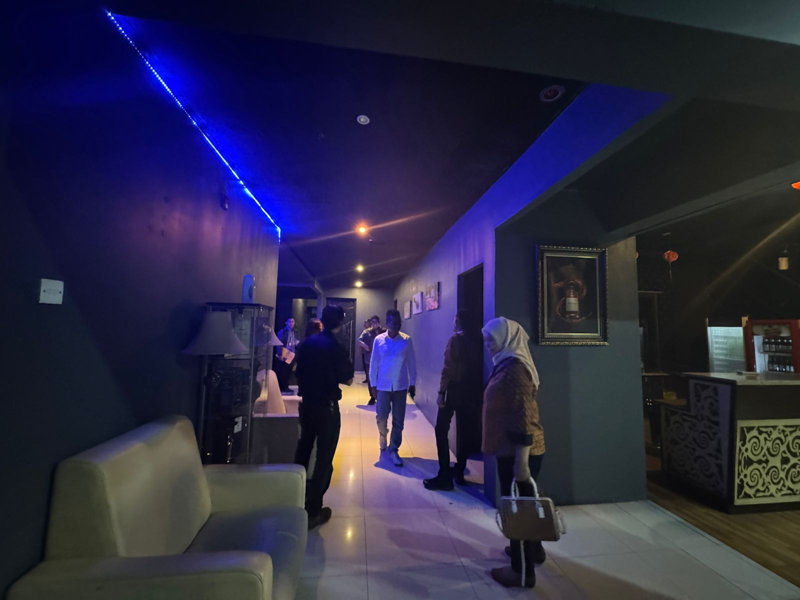 KACAU BALAU: Komisi I DPRD Kaltim saat meninjau kondisi Royal Suite Hotel Balikpapan, aset pemerintah yang dikelola pihak ketiga, Kamis (15/5/2025).