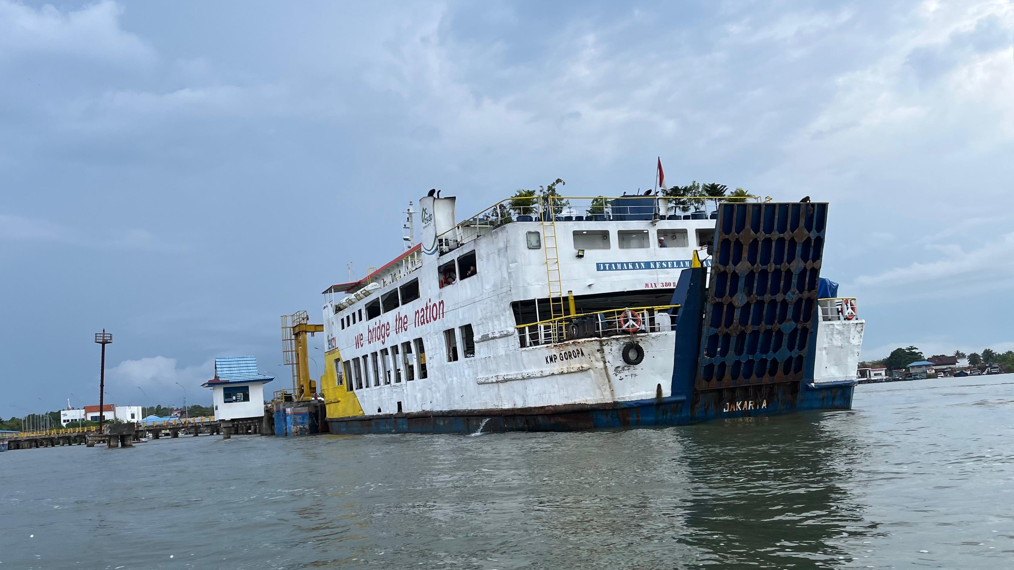 PUNYA PERAN VITAL: Feri yang melayani penyeberangan dari Balikpapan ke Penajam atau sebaliknya.