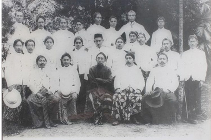 Para pendiri organisasi Boedi Oetomo yang menjadi wadah untuk menyuarakan aspirasi dan membangun kesadaran nasional.