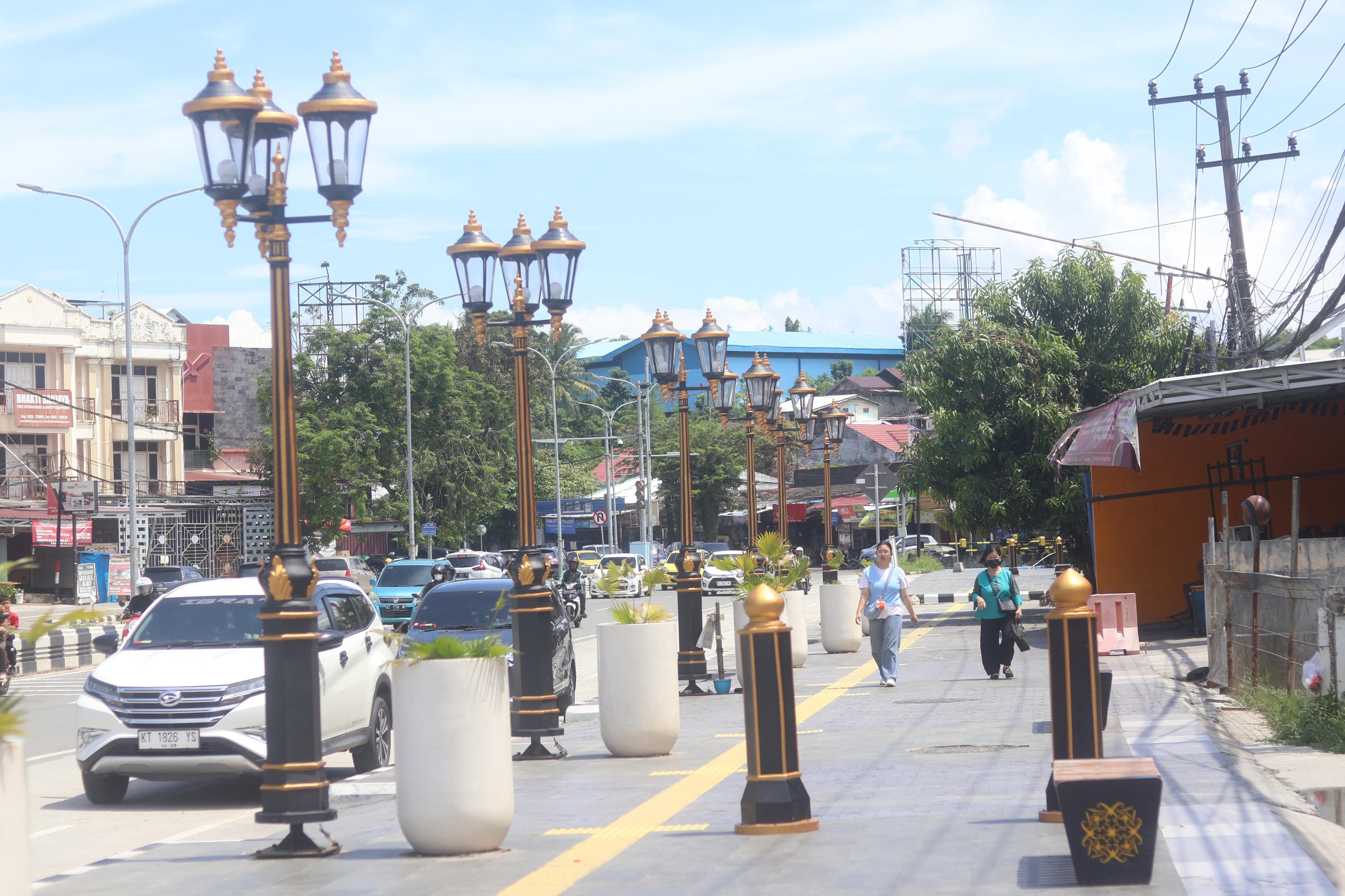 ESTETIKA: Penataan Jalan MT Haryono Balikpapan jadi titik awal menuju kota modern. (FOTO ANGGI PRADITHA/KP)