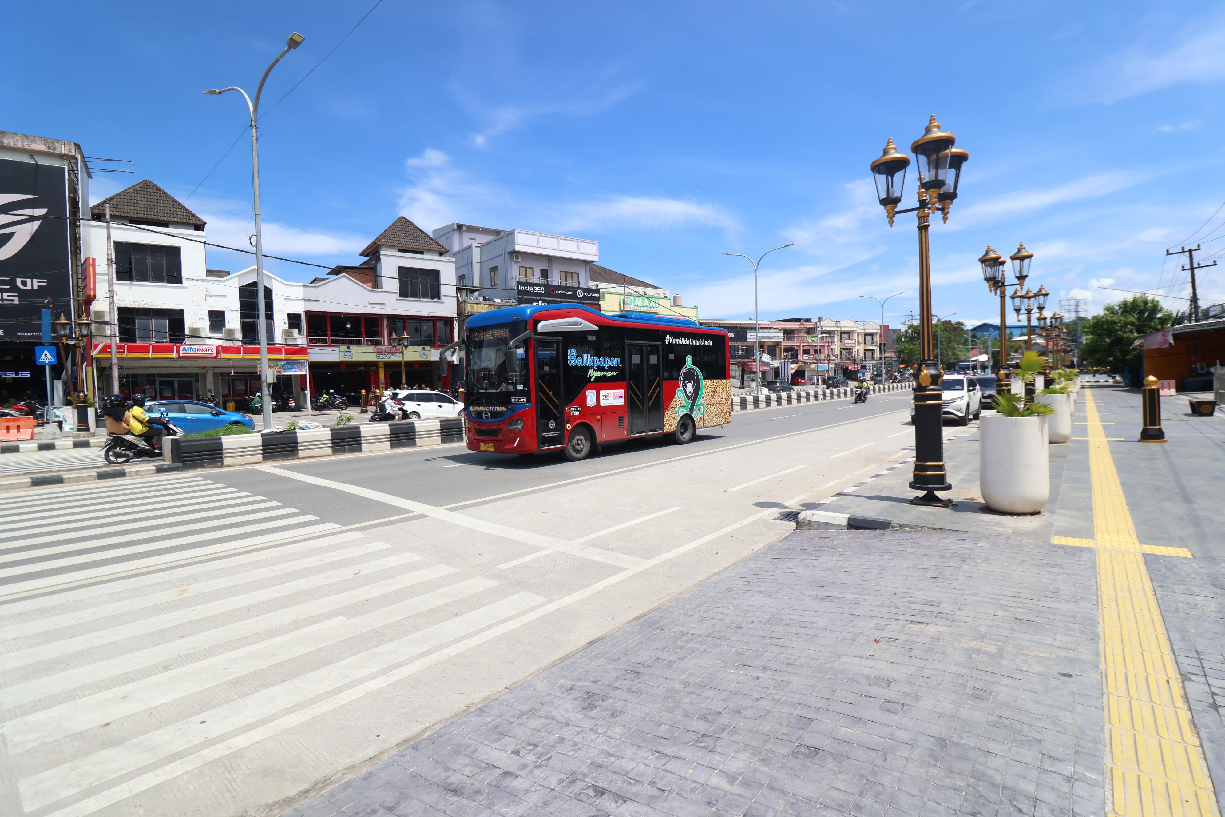 MAKIN CANTIK: Penataan Jalan MT Haryono Balikpapan jadi titik awal menuju kota modern. (FOTO ANGGI PRADITHA/KP)