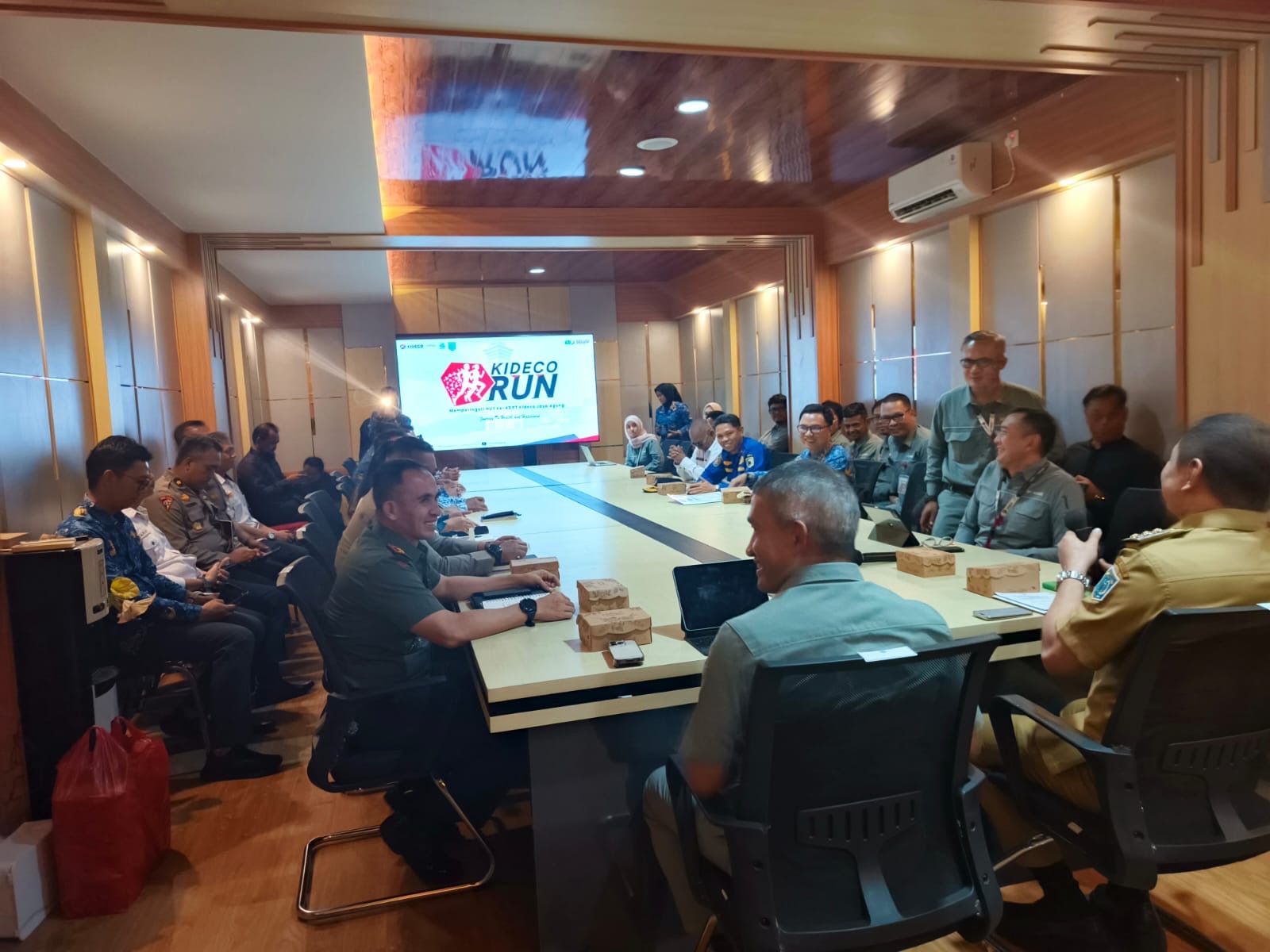 PT Kideco Jaya Agung, pemkab, dan Polres Paser menggelar rapat koordinasi persiapan Kideco Run 2025.
