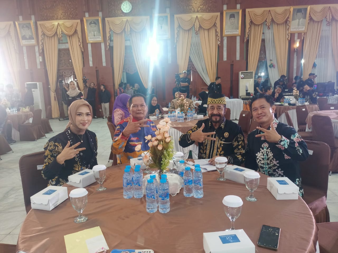 SINERGI: Hendro Prasetyo (dua kiri) hadir dalam acara puncak Anugerah Syiar Ramadan 2025 di Gedung Mahligai Pancasila, Banjarmasin, Sabtu (17/5).