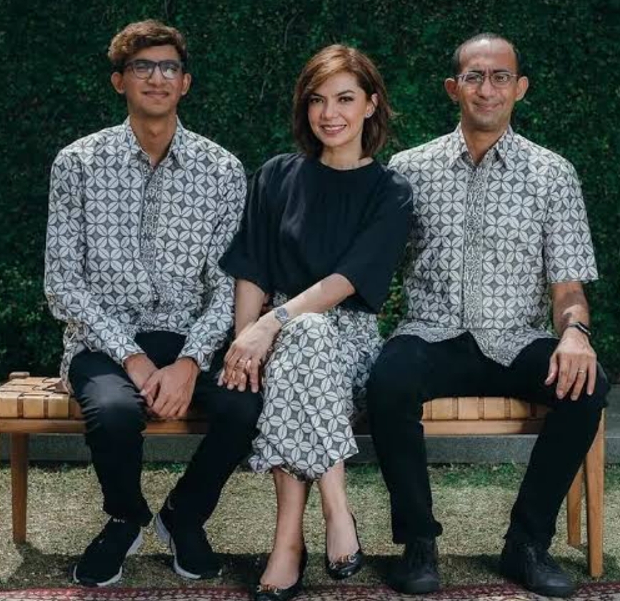 Najwa Shihab bersama suami dan anaknya. (FOTO: IST)