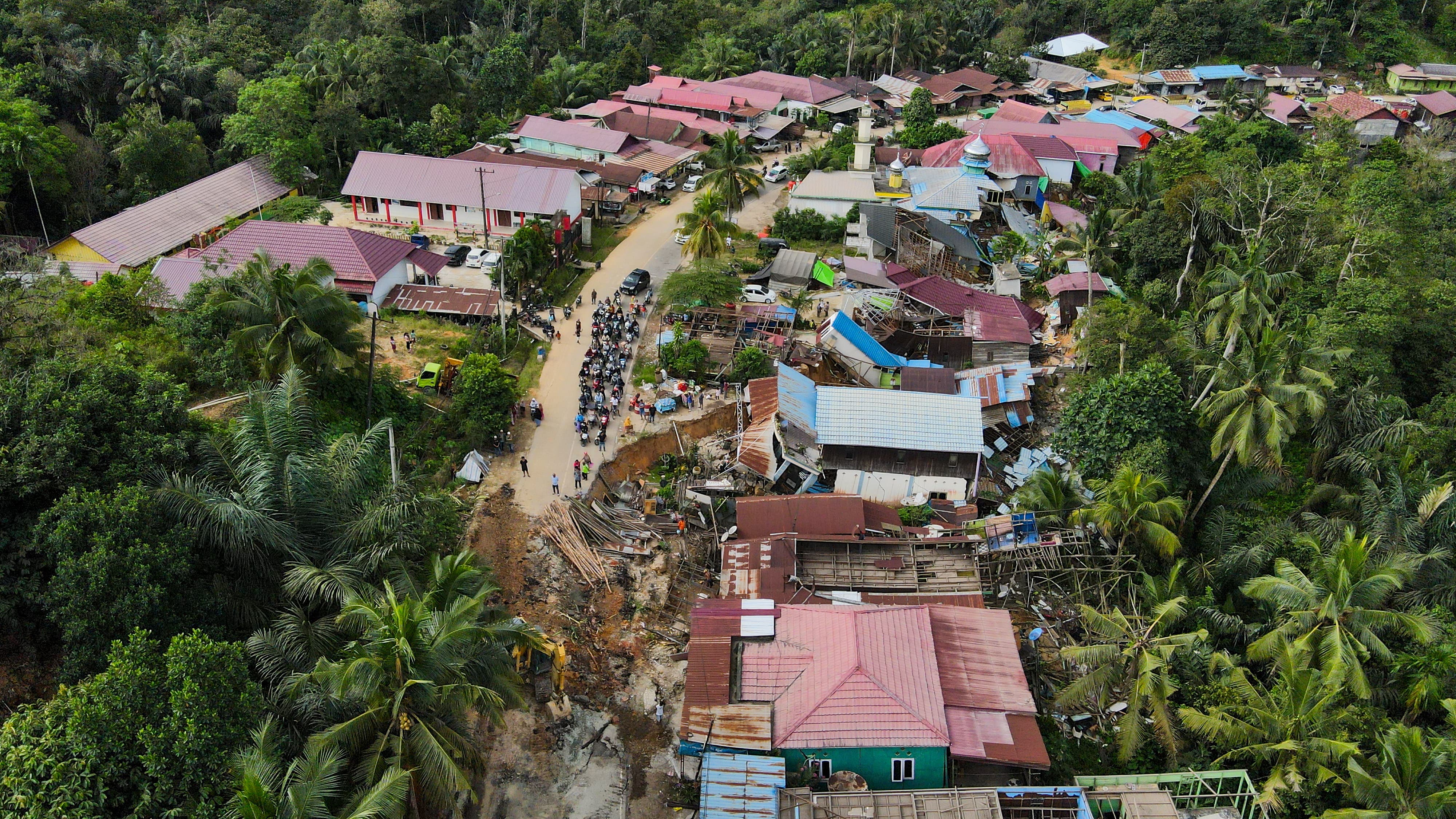 RUSAK BERAT: Potret udara kondisi RT 25 Dusun Tani Jaya, Desa Batuah, Kecamatan Loa Janan, Kutai Kartanegara, usai pergerakan tanah yang menyebabkan 11 rumah rusak parah.