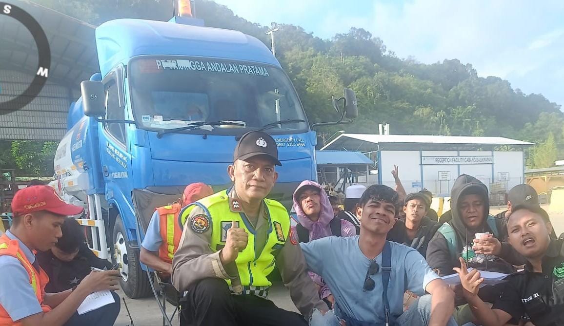 Para suporter bonek Persebaya akhirnya dapat pulang setelah pihak Polsek Pelabuhan Semayang kordinasi dengan ASDP.