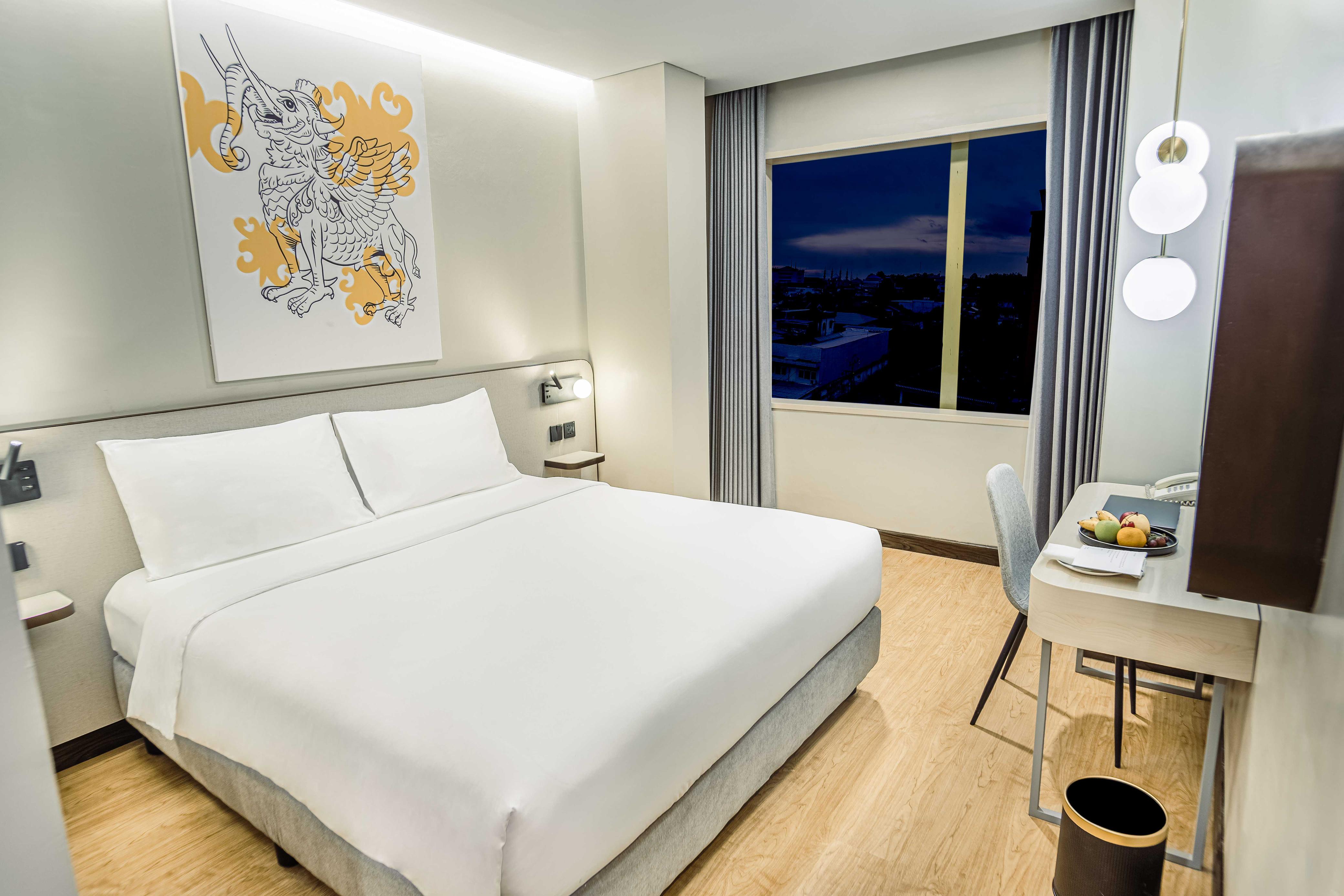 PERTAMA: YELLO Hotel Samarinda hadir di Samarinda dengan gaya kekinian.