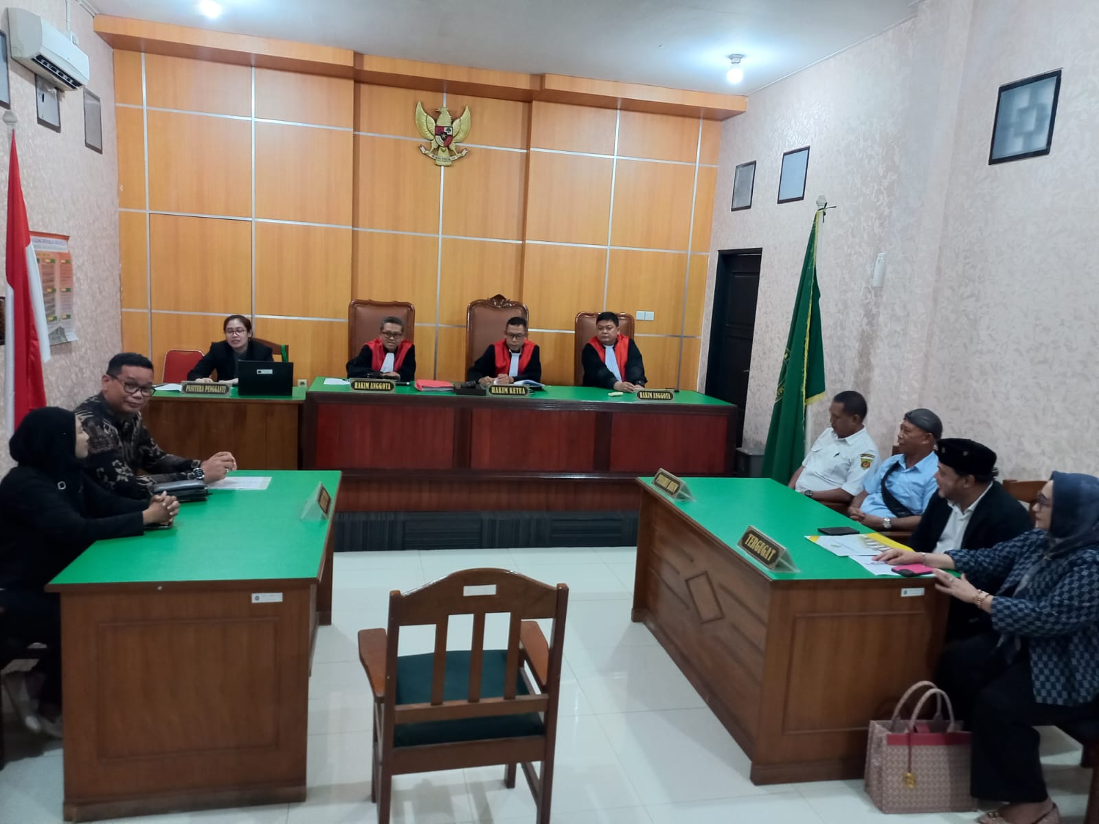 Dugaan kuat BBM bermasalah menyebabkan kerusakan kendaraan. Sempat di mediasi lewat BPSK, dan kini bergulir di Pengadilan Negeri Samarinda. (FOTO/EKO PRALISTIO)