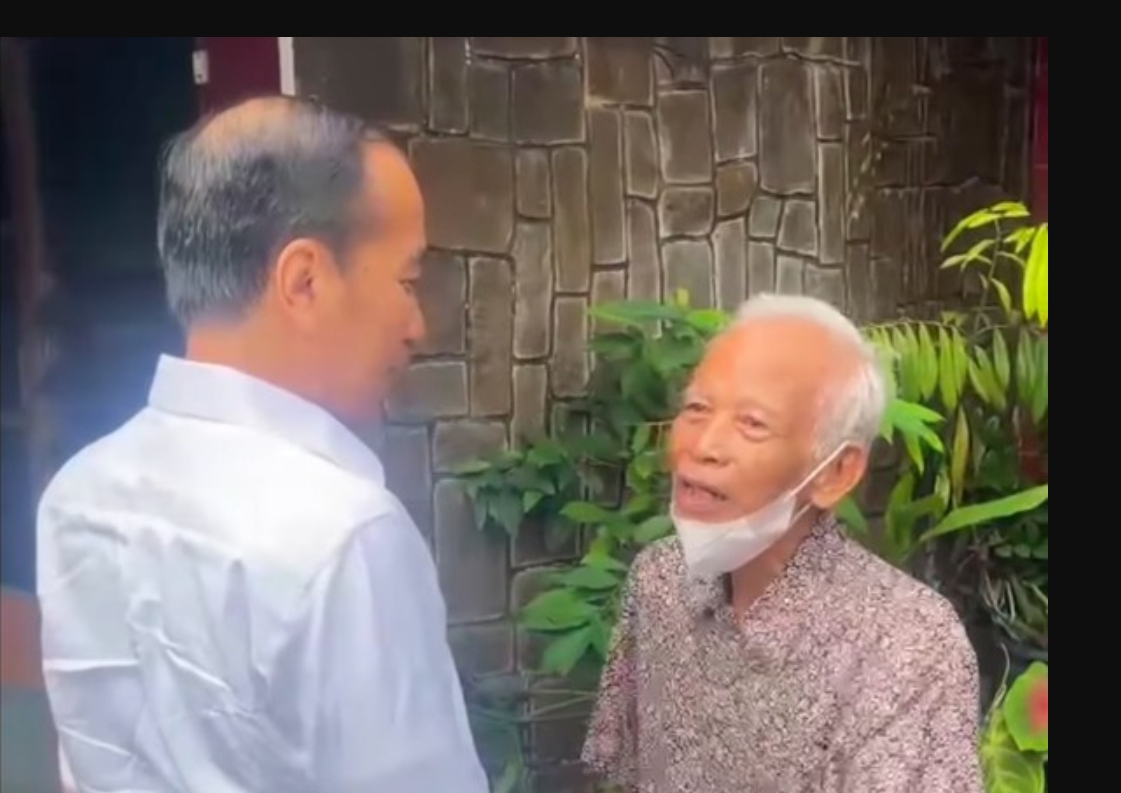 Jokowi bersama mantan dosen Fakultas Kehutanan Universitas Gadjah Mada, Kasmudjo. (FOTO: IST)