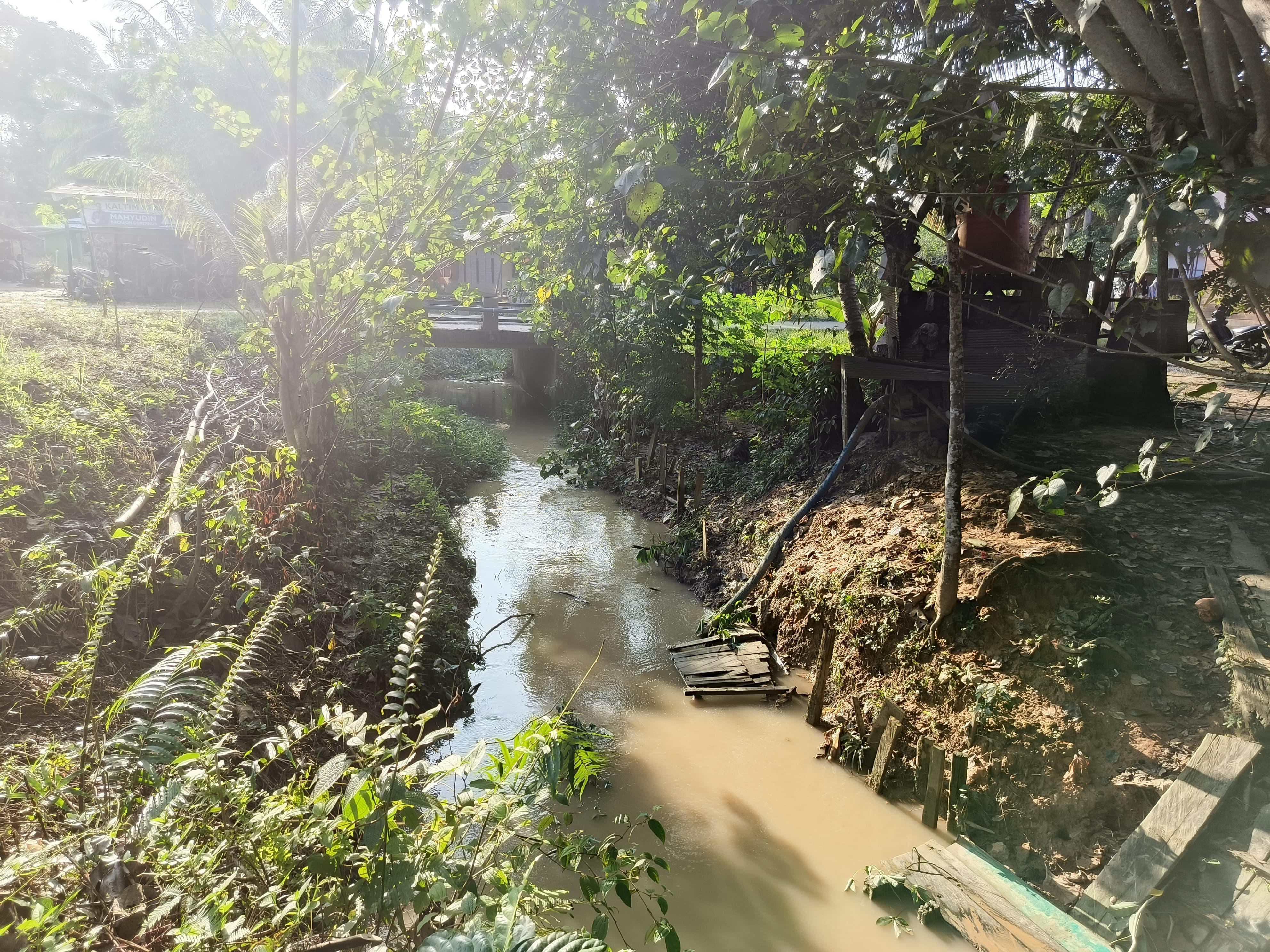 DIDUGA TERCEMAR: Aliran sungai di Bukit Khayangan yang disebut warga mengalami perubahan warna dan kejernihan sejak adanya aktivitas pembangunan oleh KPC.