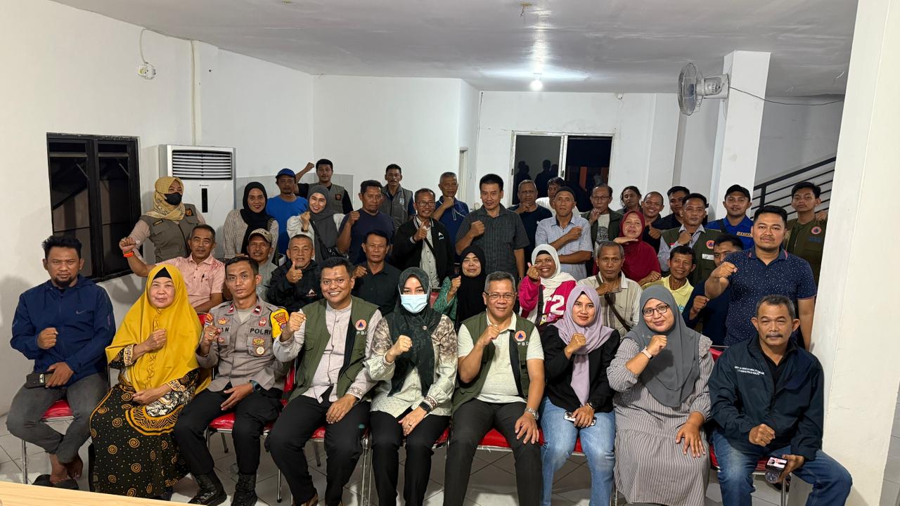 RAKOR: Kelurahan Mekar Sari menggelar rapat koordinasi bersama seluruh Ketua RT di wilayahnya, Rabu (21/5) malam di lantai 3 kantor kelurahan.